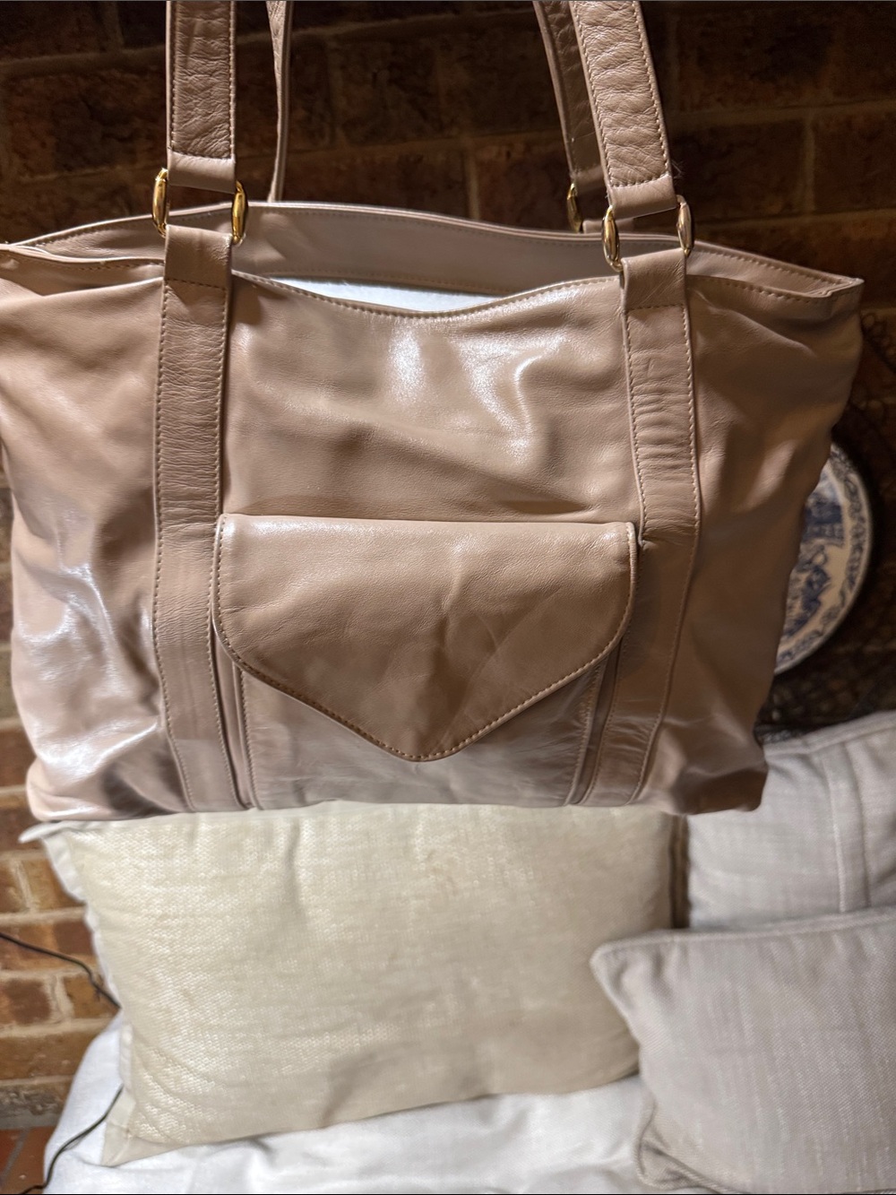 Women’s Leather Tote Bag in Taupe Authentic
Vintage SAS Genuine Leather